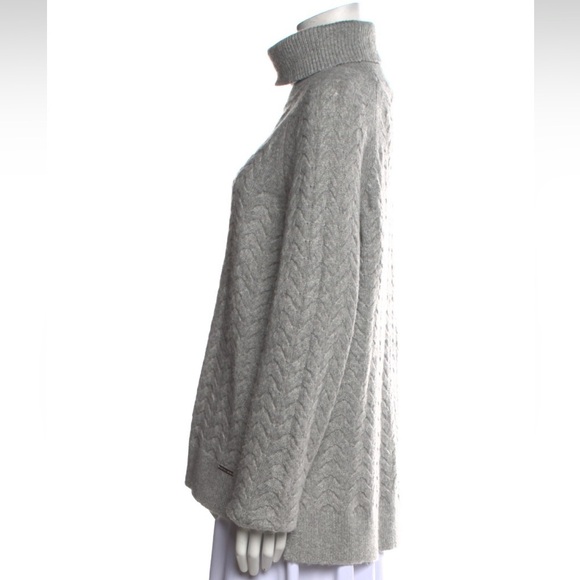 MICHAEL Michael Kors Gray Turtleneck Sweater. Pre-Owned. - Picture 3 of 8